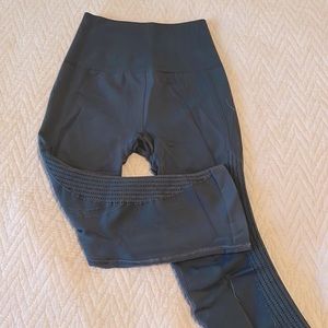 Brand new without tags LULULEMON crop leggings